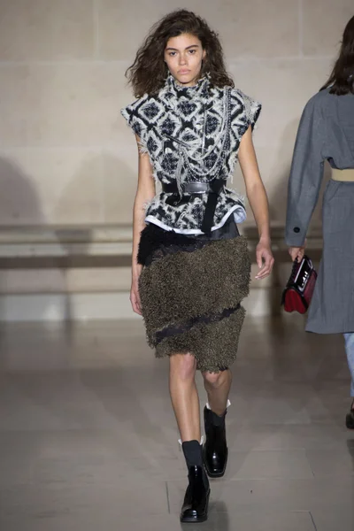 Look 33